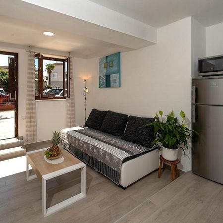 Apartments Rafael โปเรช ภายนอก รูปภาพ