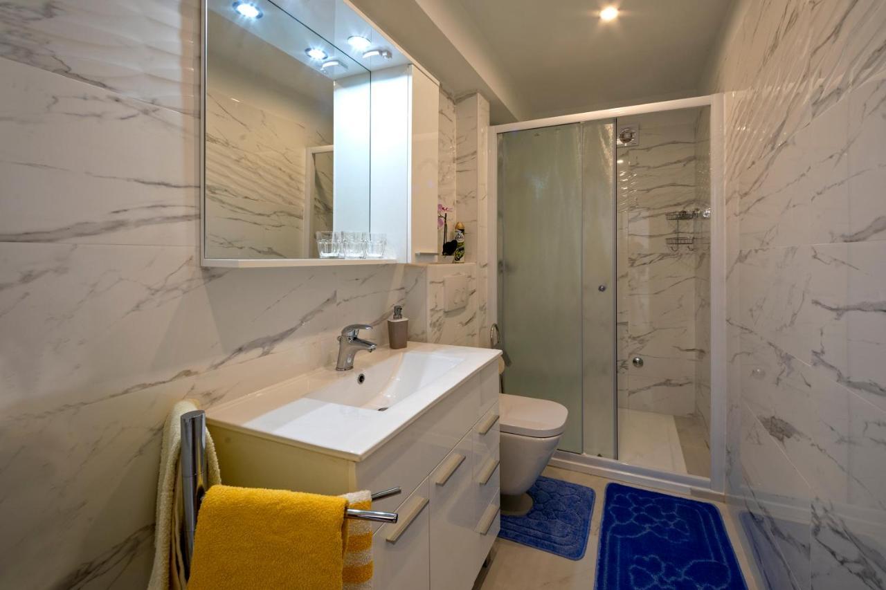 Apartments Rafael โปเรช ภายนอก รูปภาพ